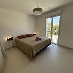 - A Casa Di U Mare Villa *